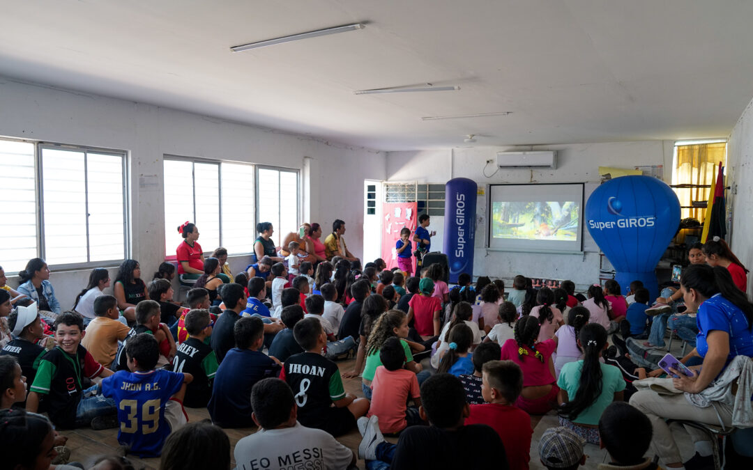 SUPERGIROS LLEVÓ UNA MAÑANA DE CINE Y DIVERSIÓN A LOS NIÑOS DE NUEVA ESPERANZA