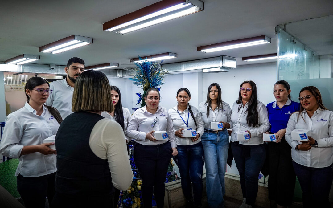 CELEBRAMOS EL DÍA DEL ADMINISTRADOR EN SUPERGIROS: UN RECONOCIMIENTO MERECIDO.